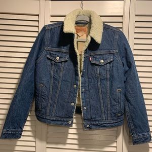 NWT Levi’s Sherpa lined denim jacket